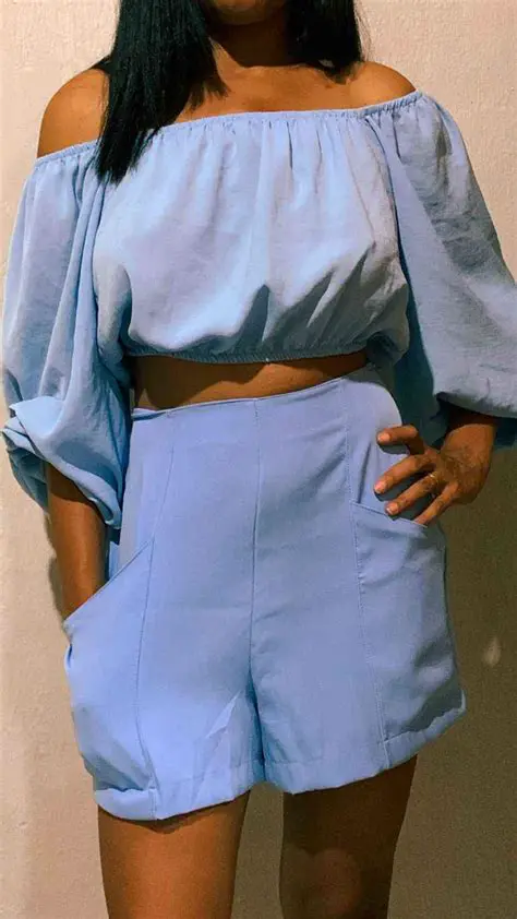 A Busca por Roupas Reais e Novas