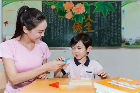 Ang guro ay nagtuturo sa isang klase ng pagsusulat