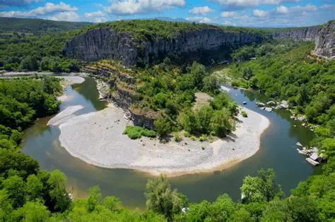 L'Ardèche, Destination Secrète pour des Vacances Inoubliables en France