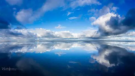 Background that Reflects the Time of Day