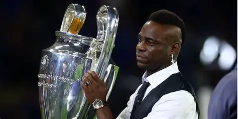 بالوتلی: رحلة نجم كرة القدم الاستثنائي ومسيرته المليئة بالإثارة