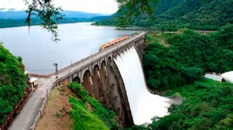 Caudal de agua que puede almacenar el dique escaba