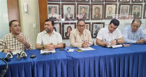 Comerciantes y funcionarios