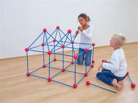 constructii mari si cenusiii