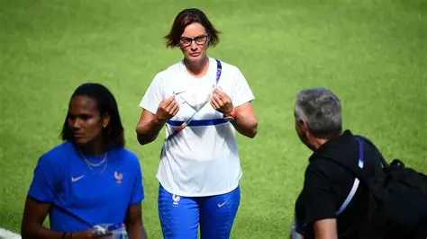 Corinne Diacre : Analyse Approfondie de sa Carrière et de son Influence sur le Football Féminin Français