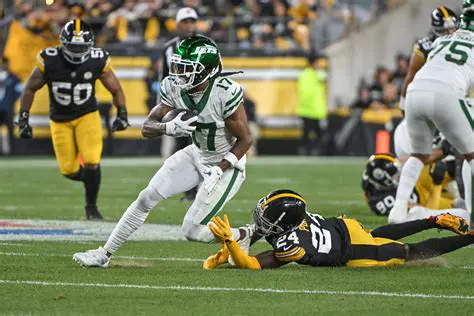 Davante Adams Injury Update: Latest News and Potential Impact on Raiders