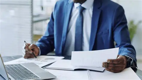 Devenir Administrateur Civil: Rôle, Formation et Perspectives de Carrière