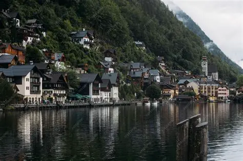 Exploring Hallstatt: A Comprehensive Guide to Austria's Lakeside Gem