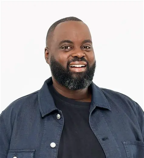 Issa Doumbia: Parcours, Carrière et Engagement d'un Artiste Pluriel