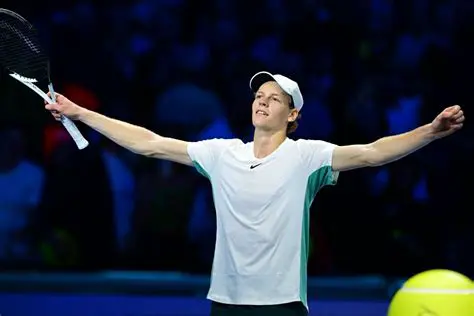 Jannik Sinner: La Irresistible Ascensión del Fenómeno Italiano al Trono del Tenis Mundial