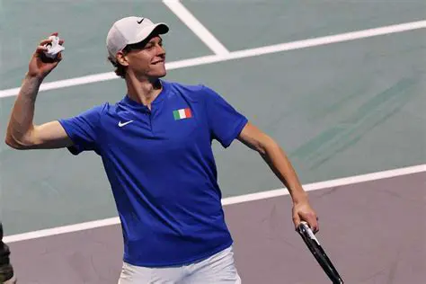 Jannik Sinner: Ascensiunea Fenomenală a Tânărului Maestru din Italia