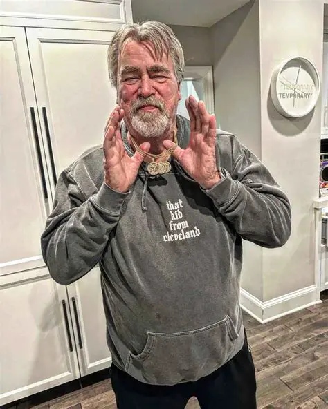 The Incredible Dad Behind Jason and Travis Kelce: A Story of Strength and Support