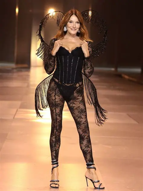 Карла Бруни: От върха на модела до Елисейските полета и назад