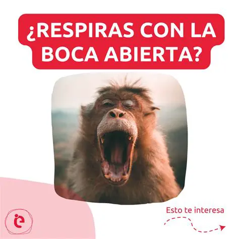 La boca abierta descentrada