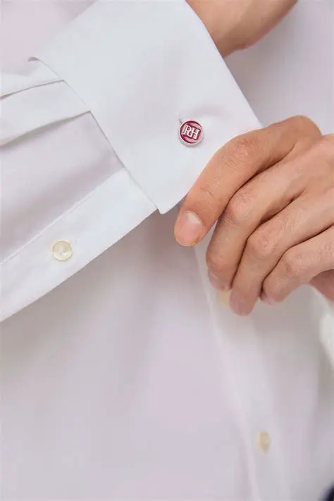 La Camisa Limpia y el Gemelo de Diamantes