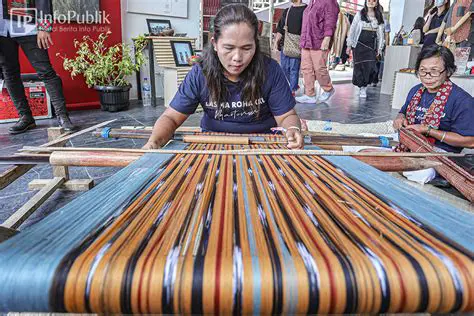Learn about the history and significance of Ulos Silalahi weaving