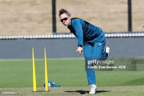 লিনসি স্মিথ: ইংল্যান্ডের স্পিন জাদুকরী ও নারী ক্রিকেটে তার অনবদ্য প্রভাব