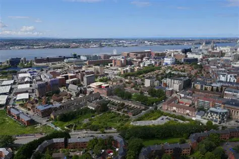 Liverpool: Uma Metrópole de Cultura, Futebol e História Marítima