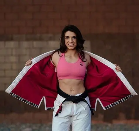 Mackenzie Dern: Ascensão no MMA, Carreira no Jiu-Jitsu e Próximos Desafios