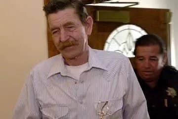 mantener una fachada de normalidad