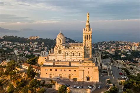 Marsylia: Odkryj Piękno i Tajemnice Południowej Francji