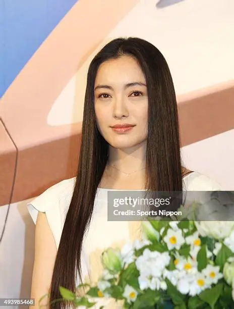 仲間由紀恵：国民的女優の輝きと深層に迫る