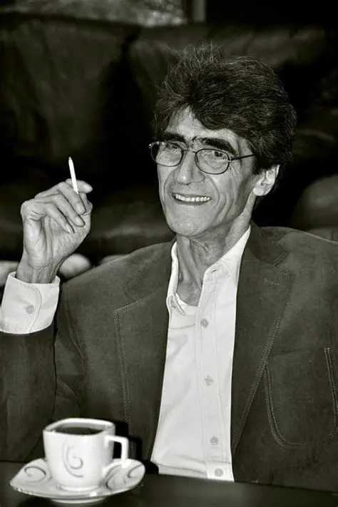 ناصر تقوایی: Ein Pionier des iranischen Kinos und seine einzigartigen filmischen Beiträge