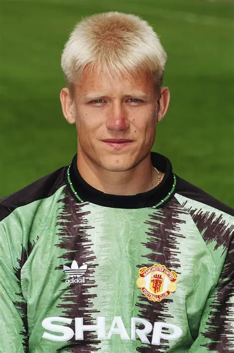 Peter Schmeichel: Huyền Thoại Thủ Môn Vĩ Đại của Bóng Đá Thế Giới