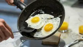 Preguntas y Respuestas sobre la Cantidad de Huevos Necesarios para un Plato de Restaurante