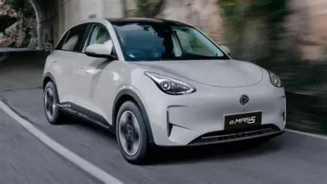 Proton Emas 5: Menguak Daya Tarik Interior Kelabu nan Elegan dan Ergonomis