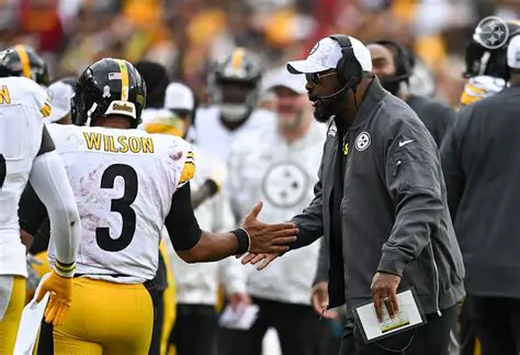 Respect and Camaraderie: Russell Wilson and Bobby Wagner Trade Jerseys After Steelers-Commanders Game