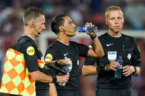 Serdar Gözübüyük: Rising Star in European Football Refereeing