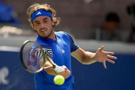 Stefanos Tsitsipas: A Trajetória Fascinante do Jovem Astro Grego no Tênis Mundial