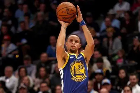 Stephen Curry: Revolucionando el Baloncesto con su Talento Único