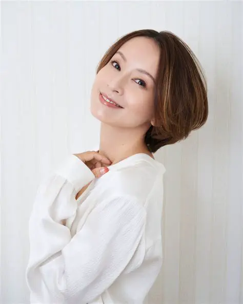 鈴木亜美の輝かしいキャリア：90年代のアイドルからDJ、そして現代の母へ