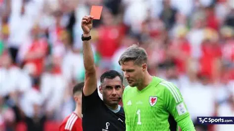 La Tarjeta Roja: Todo lo que Necesitas Saber sobre la Expulsión en el Fútbol