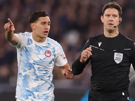 The Rise of Santiago Hezze: Vélez Sarsfield's Midfield Maestro Captures Global Attention