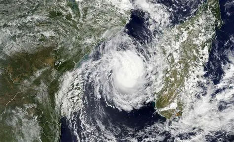 Cyclone Alerts & Updates: Navigating India's Tropical Storm Season