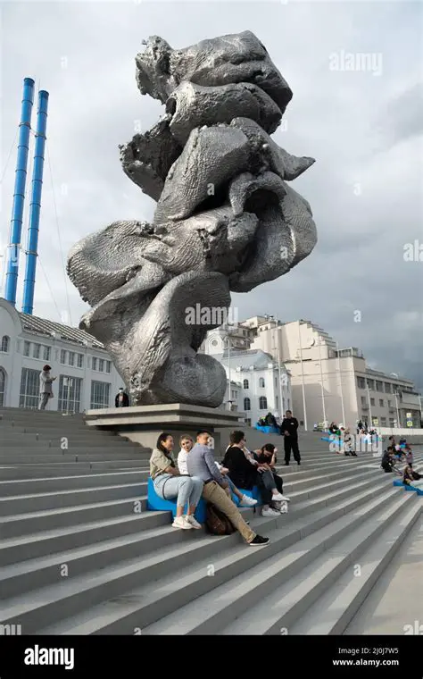 Urs Fischer: Ein Schweizer Künstler erobert die Welt der zeitgenössischen Kunst